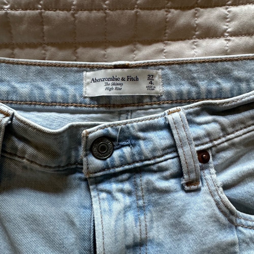A&F Skinny High Rise Jeans - Picture 2 of 4